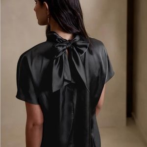 Banana Republic Tie Back blouse Size Small